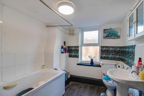 3 bedroom end of terrace house for sale - Copperfield Crescent, Leeds LS9