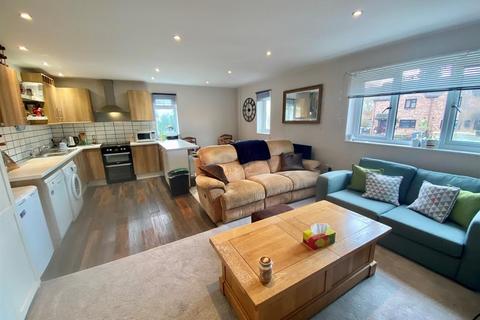 1 bedroom flat for sale, Uley Road, Dursley, GL11 4NJ