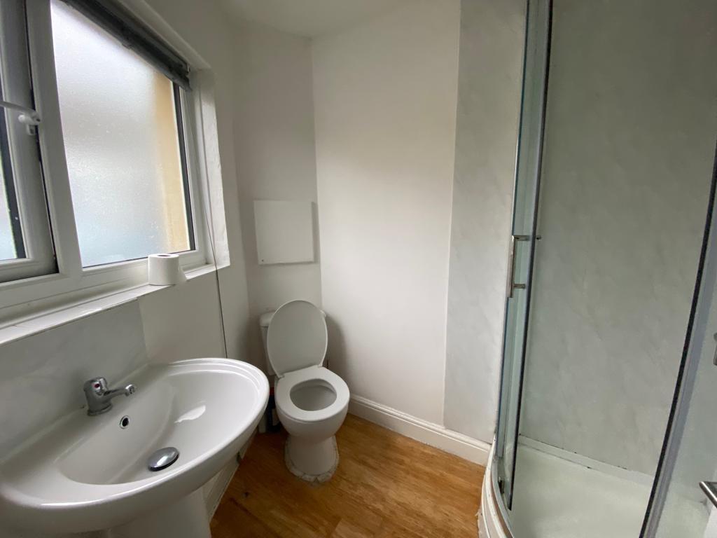 Bathroom 2.jpg