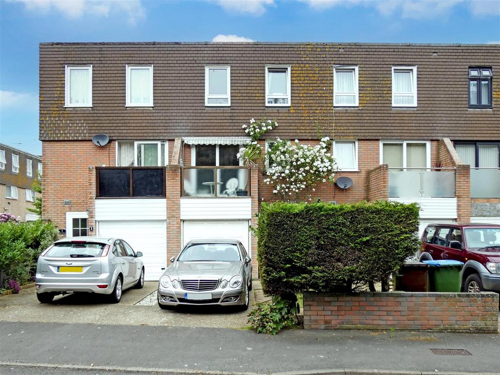 Ketch Road, Littlehampton BN17 3 bed townhouse for sale £350,000