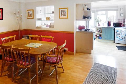 2 Colebrook Road, Wick, Littlehampton, BN17 7NL
