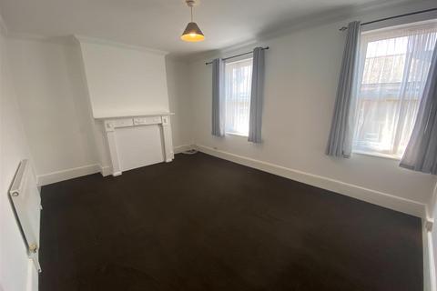 2 bedroom apartment for sale, Connaught Road, Littlehampton BN17