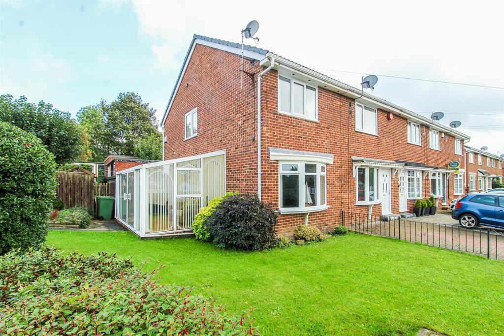 Willow Grove, Ossett WF5 2 bed end of terrace house for sale £180,000