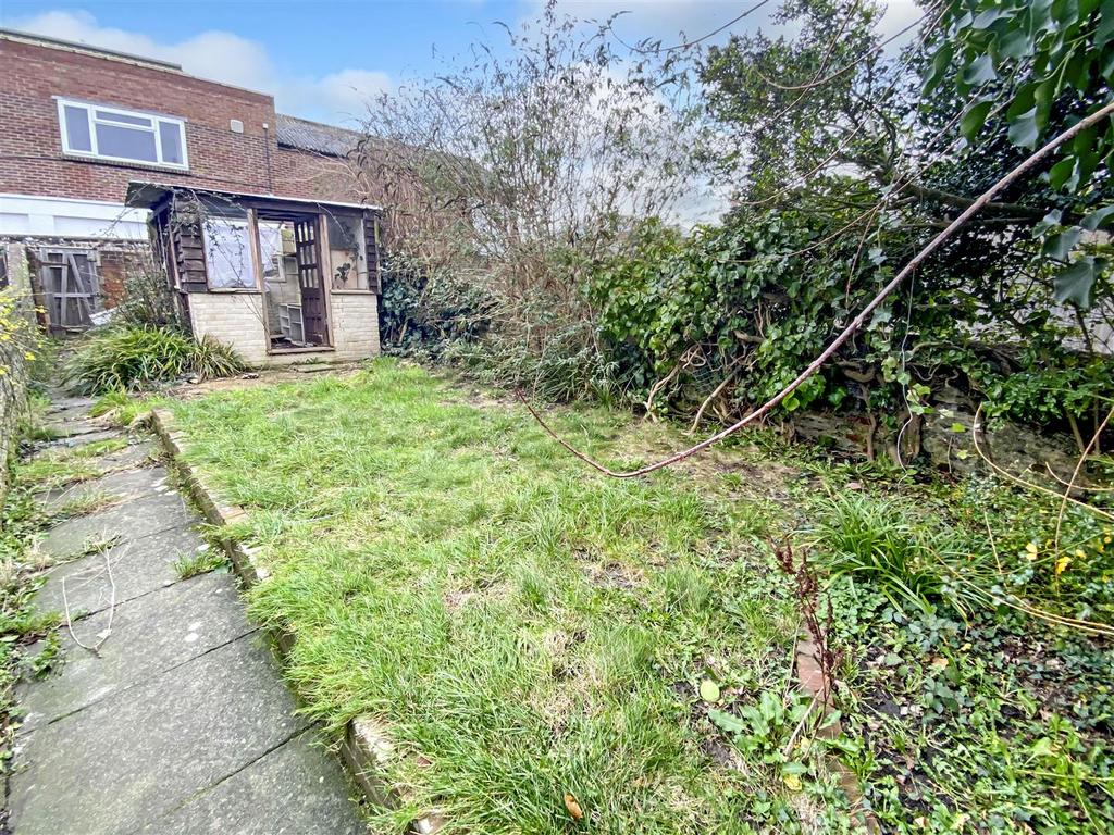 Clifton Road, Littlehampton BN17 2 bed apartment £165,000