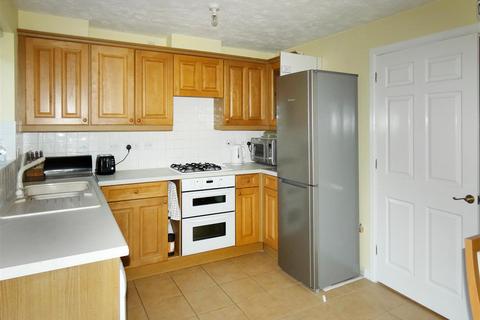 57 Bluebell Drive, Littlehampton, BN17 6UU