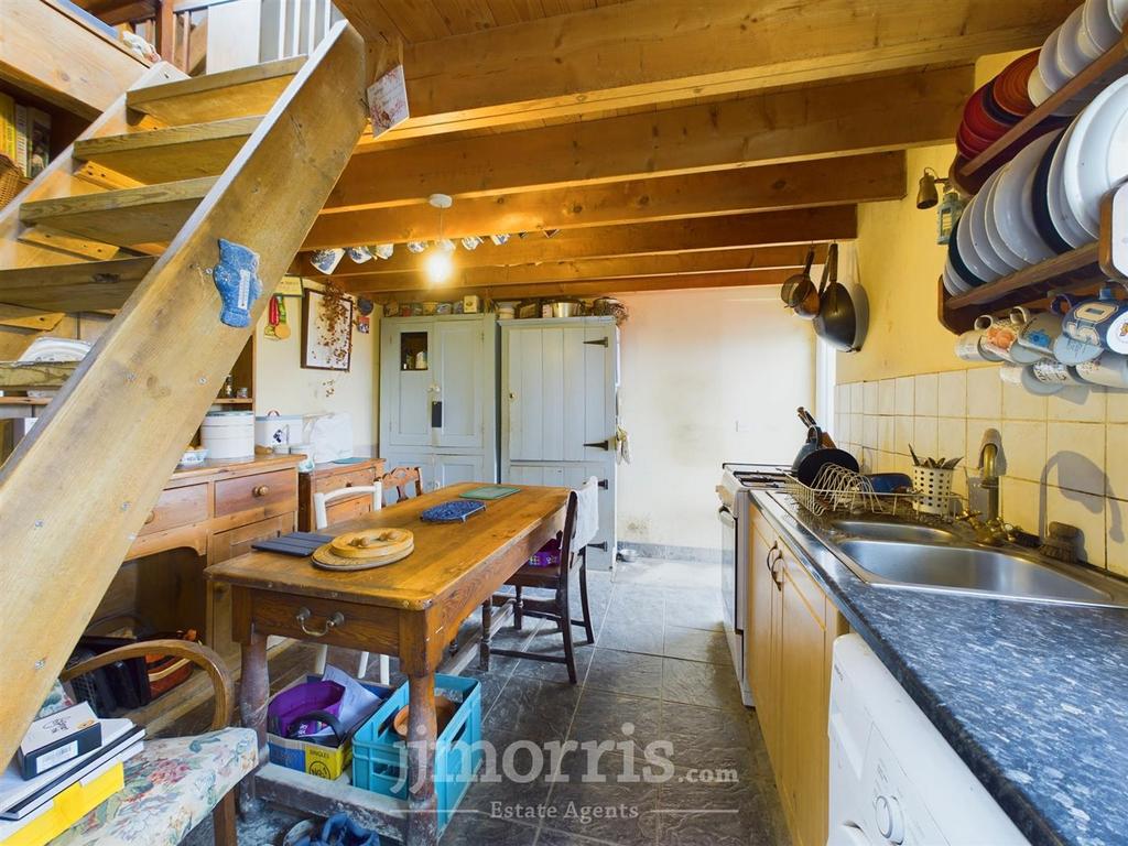 CAM01343 G0-PR0209-STILL017.jpg