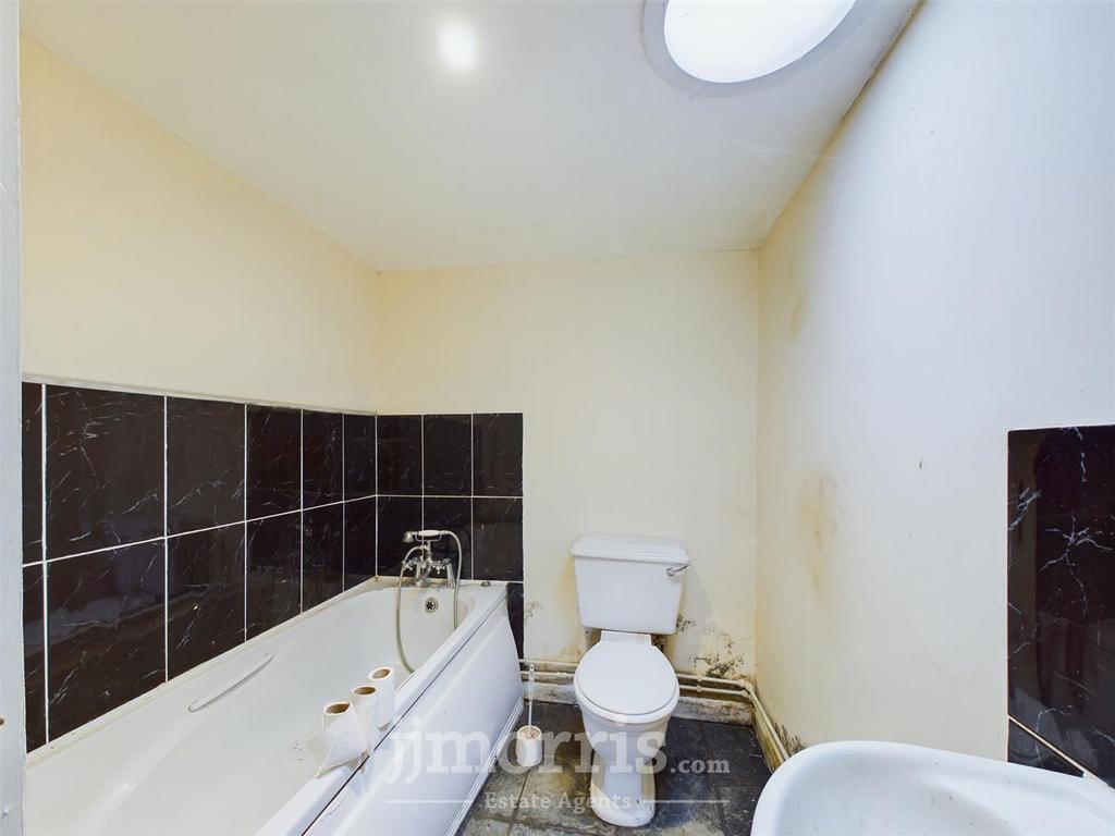 CAM01343 G0-PR0209-STILL012.jpg