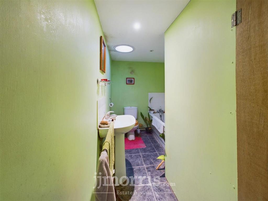 CAM01343 G0-PR0209-STILL021.jpg
