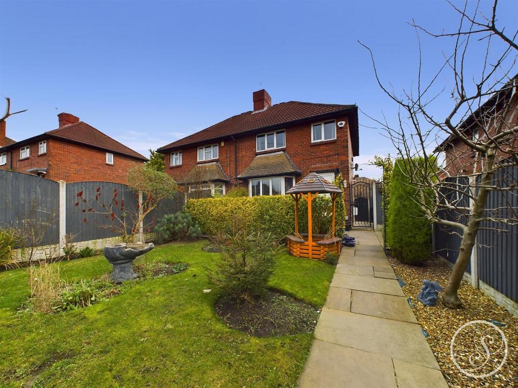 Scott Hall Road, Leeds 3 bed semidetached house for sale £230,000