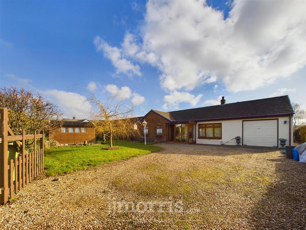 Lon Helyg, Llechryd, Cardigan 3 bed detached bungalow for sale £325,000