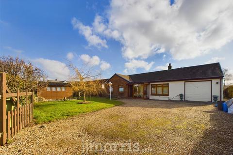 3 bedroom detached bungalow for sale - Lon Helyg, Llechryd, Cardigan