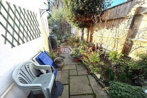 1 bedroom end of terrace house to rent, Rowland Avenue, Bristol BS16