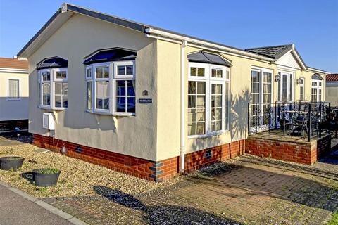 2 bedroom park home for sale, Thornlea Park, Littlehampton BN17