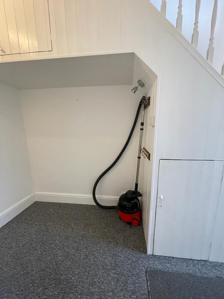 Hallway 2.jpeg