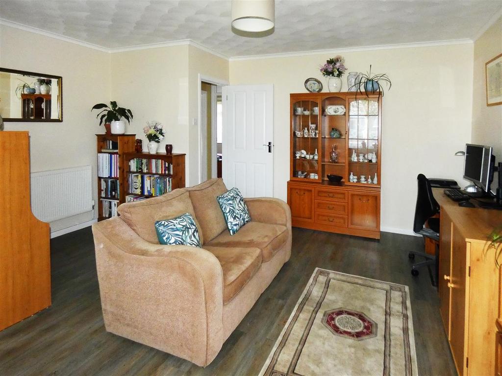 The Winter Knoll, Littlehampton BN17 2 bed semidetached bungalow for