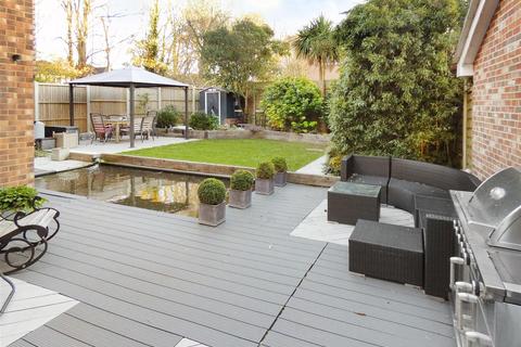 28 Columbine Way, Littlehampton, BN17 6UX