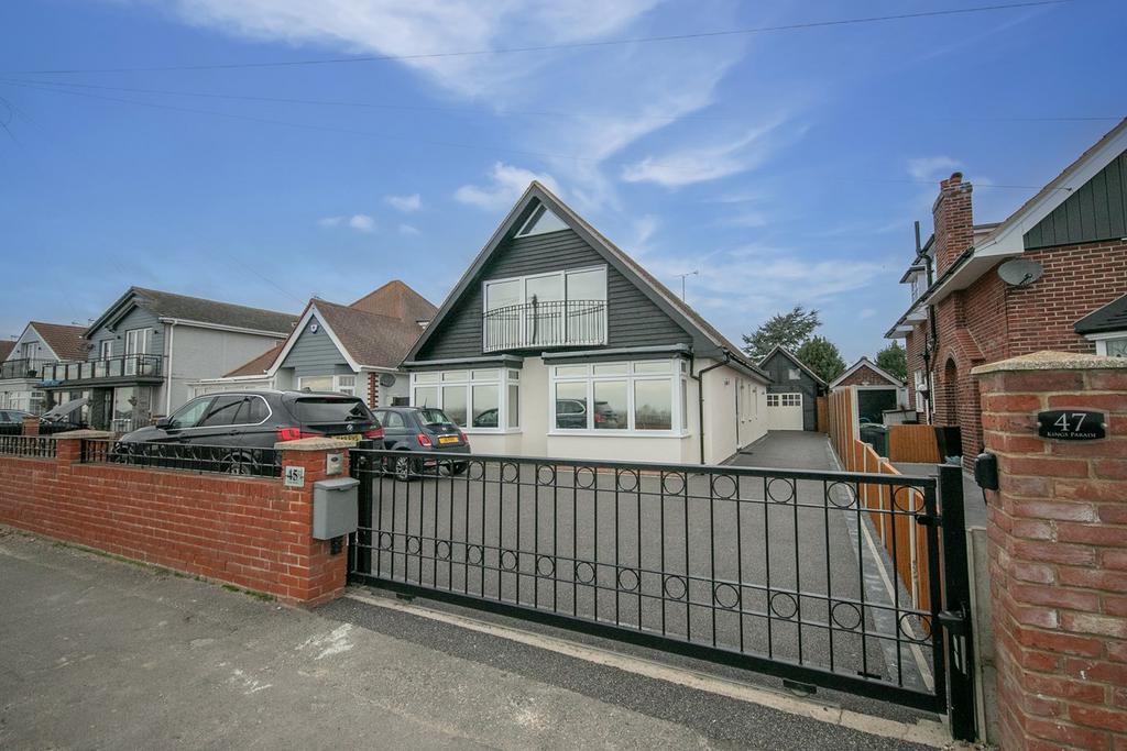 Kings Parade, HollandonSea, ClactononSea, CO15 4 bed detached house