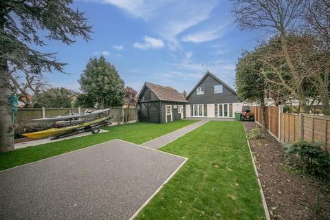 4 bedroom detached house for sale, Kings Parade, Holland-on-Sea, Clacton-on-Sea, CO15