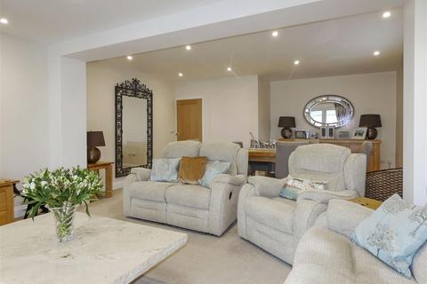 67 Worthing Road, East Preston, Littlehampton, BN16 1DE