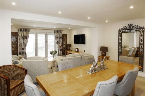 67 Worthing Road, East Preston, Littlehampton, BN16 1DE