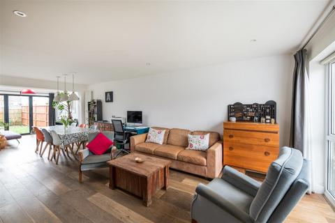3 bedroom house for sale, Summerly Avenue, Reigate