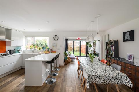 3 bedroom house for sale, Summerly Avenue, Reigate
