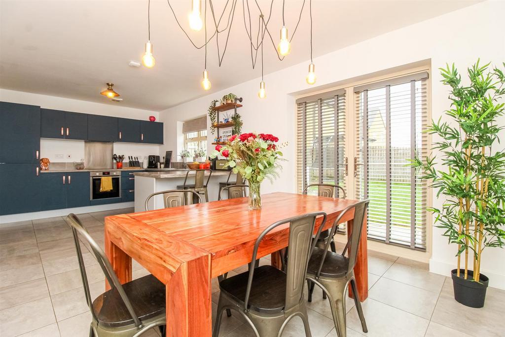 Kitchen diner
