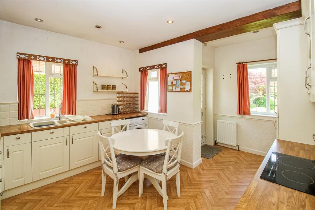 Queens Drive, Ossett WF5 2 bed detached bungalow for sale £390,000