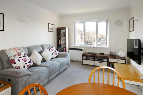 2 bedroom apartment for sale, Station Road, East Preston BN16