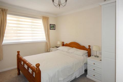 2 bedroom apartment for sale, Station Road, East Preston BN16