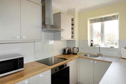 2 bedroom apartment for sale, Station Road, East Preston BN16