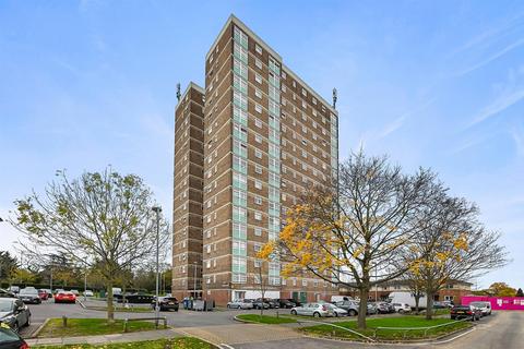 16, Highview House Hatch Grove, Romford, RM6 5NS