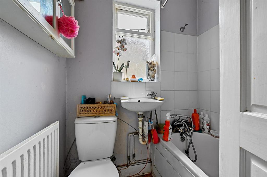 Family Bathroom .jpg