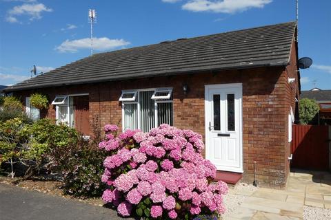 2 bedroom semi-detached bungalow for sale, Windward Close, Littlehampton BN17