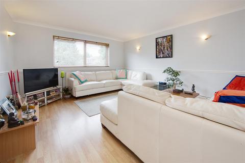 1 bedroom flat for sale, Brook Court, Watling Street, Radlett WD7