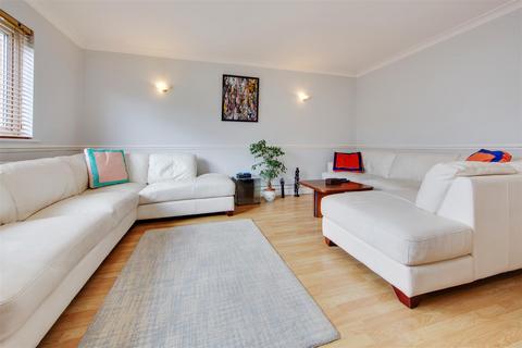 1 bedroom flat for sale, Brook Court, Watling Street, Radlett WD7