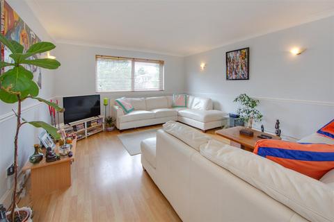 1 bedroom flat for sale, Brook Court, Watling Street, Radlett WD7