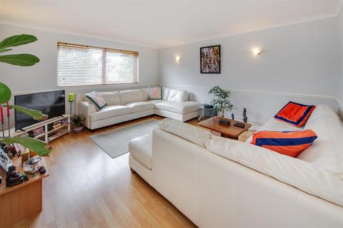 1 bedroom flat for sale, Brook Court, Watling Street, Radlett WD7