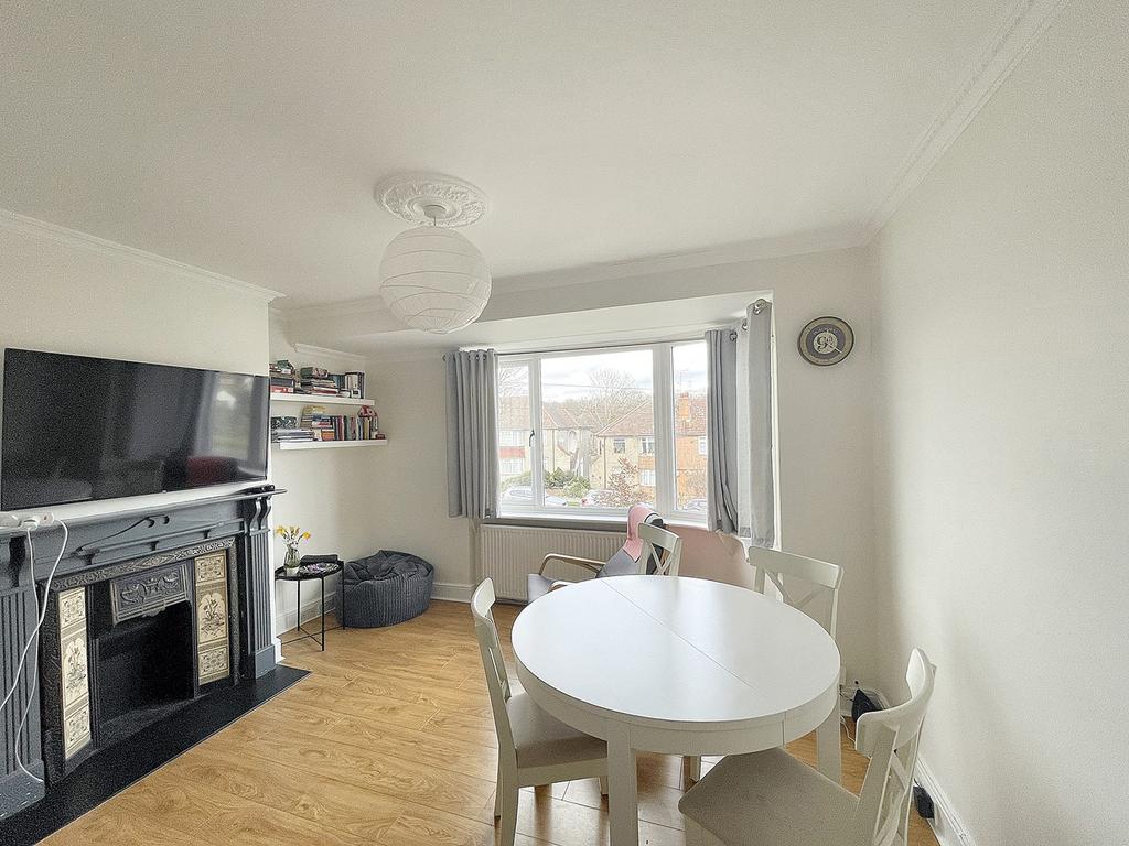 Cray Valley Road, Orpington BR5 2 bed for sale £285,000