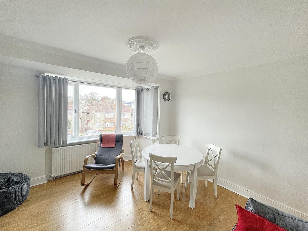 Cray Valley Road, Orpington BR5 2 bed for sale £285,000
