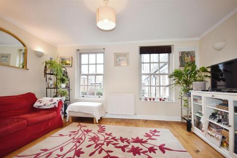 6 Caxton Mews, Brentford, TW8 8BN
