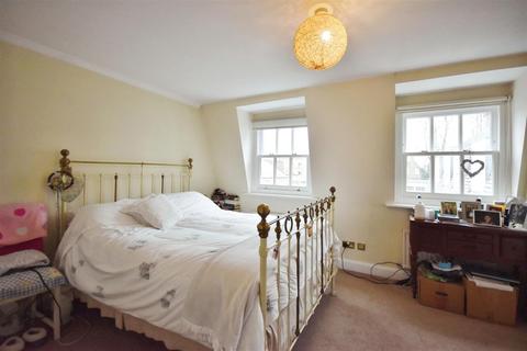 6 Caxton Mews, Brentford, TW8 8BN