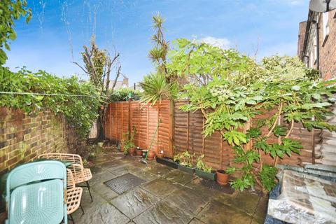 6 Caxton Mews, Brentford, TW8 8BN