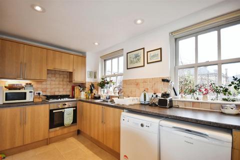 6 Caxton Mews, Brentford, TW8 8BN