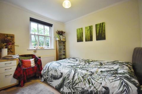 6 Caxton Mews, Brentford, TW8 8BN