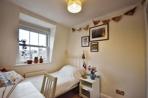 6 Caxton Mews, Brentford, TW8 8BN