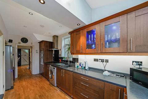 23 Mansfield Hill, London, E4 7SS