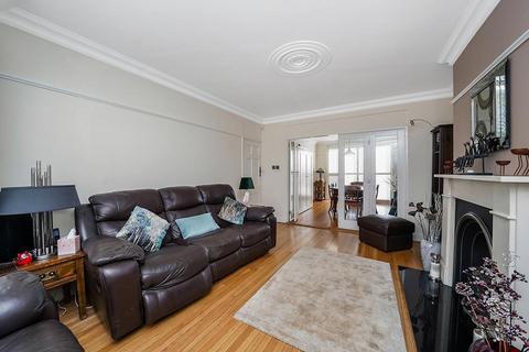 23 Mansfield Hill, London, E4 7SS