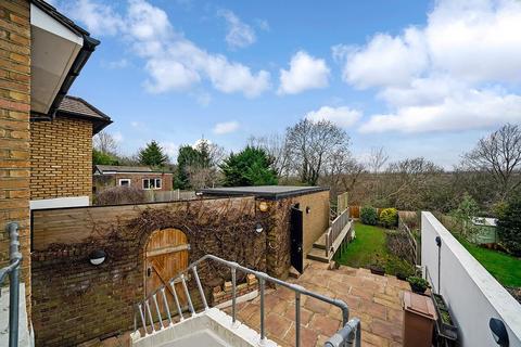 23 Mansfield Hill, London, E4 7SS