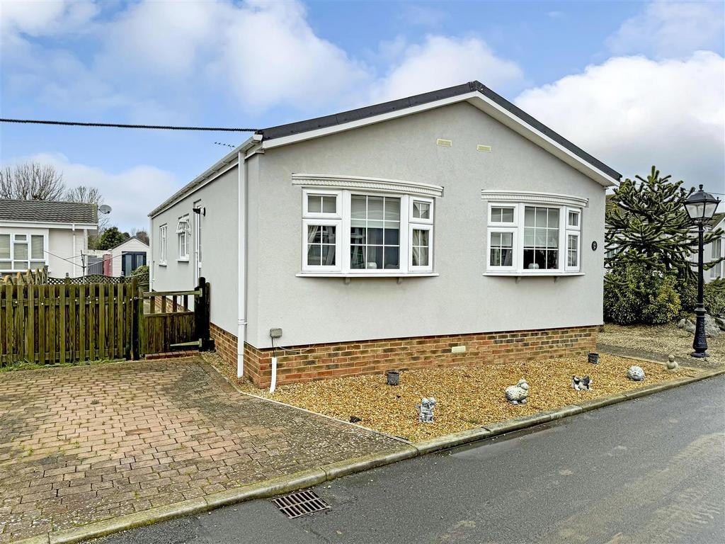 Thornlea Park, Littlehampton BN17 2 bed park home for sale £225,000